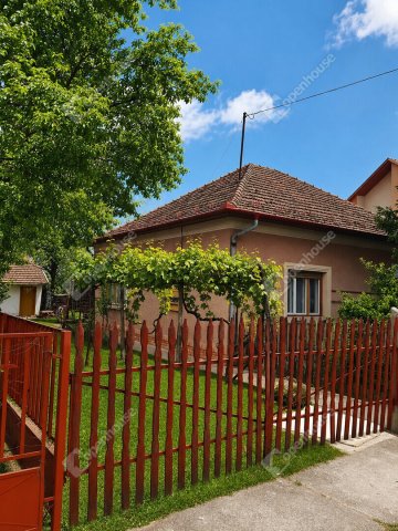 Eladó családi ház, Zsombón 49.9 M Ft, 2 szobás