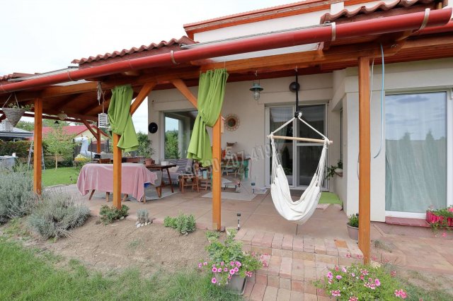 Kiadó családi ház, albérlet, Szegeden 550 E Ft / hó, 4 szobás