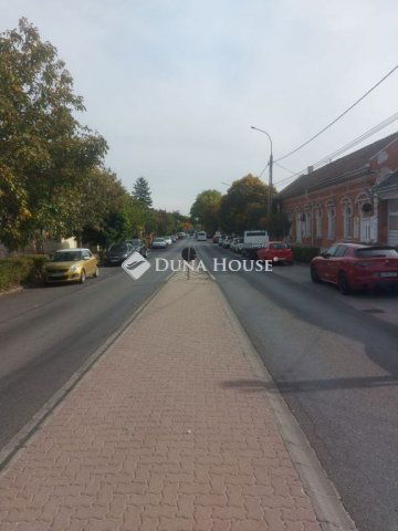 Eladó üzlethelyiség, Budaörsön, Budapesti úton 460 M Ft