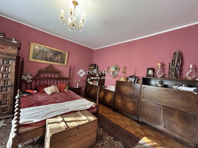 Eladó családi ház, Bátaszéken 24.99 M Ft, 4 szobás