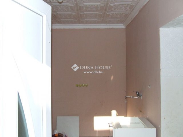 Eladó családi ház, Esztergomban 88 M Ft, 6 szobás