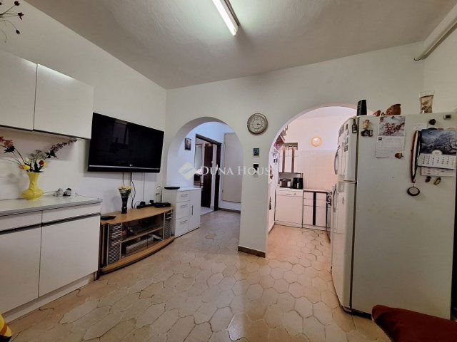 Eladó családi ház, Érsekcsanádon 35.5 M Ft, 5 szobás