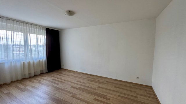Kiadó panellakás, albérlet, Székesfehérvárott, Sütő utcában