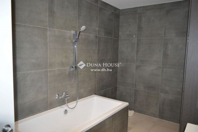 Kiadó téglalakás, albérlet, Debrecenben 330 E Ft / hó, 3 szobás
