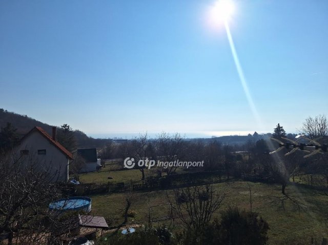 Eladó nyaraló, Felsőörsön 57.9 M Ft, 1+2 szobás