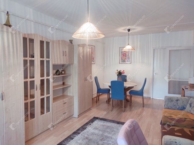 Eladó panellakás, Szegeden 52 M Ft, 2 szobás