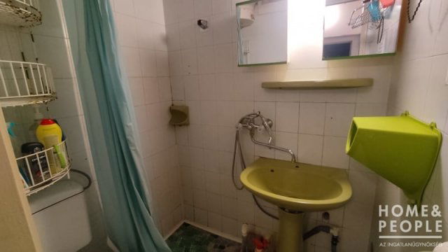 Eladó téglalakás, Szegeden 33.9 M Ft, 1 szobás