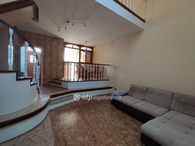 Eladó családi ház, Szegeden 144 M Ft, 5 szobás