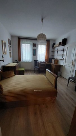 Eladó családi ház, Héderváron 119.9 M Ft, 6+2 szobás