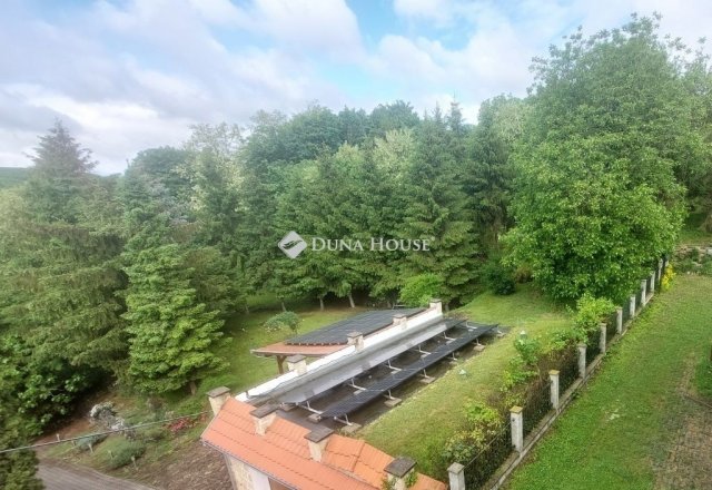 Eladó ikerház, Komlón 160 M Ft, 6+1 szobás
