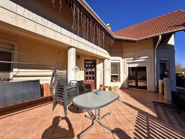 Eladó családi ház, Érden 235 M Ft, 6 szobás