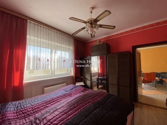 Eladó téglalakás, Veszprémben 79.99 M Ft, 3+3 szobás