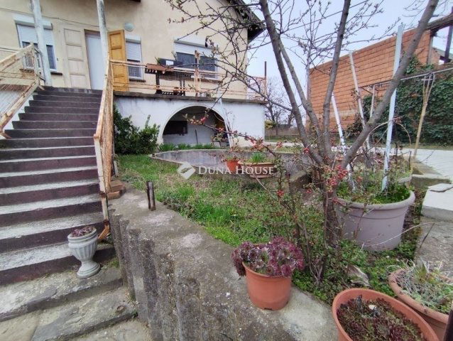 Eladó családi ház, Dunaharasztin 109.9 M Ft, 7 szobás