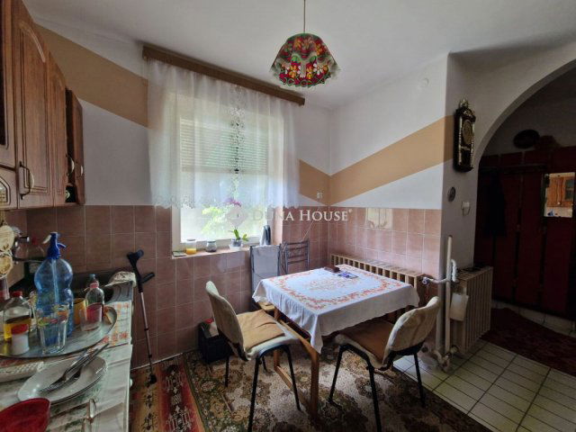 Eladó családi ház, Majson 28 M Ft, 5 szobás