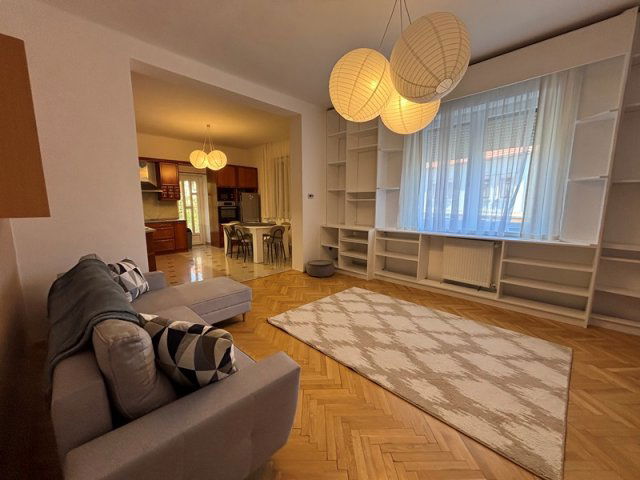 Kiadó téglalakás, albérlet, Pécsett 300 E Ft / hó, 4 szobás