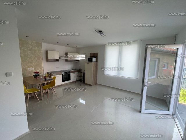 Eladó családi ház, Dunakeszin 69.9 M Ft, 2 szobás