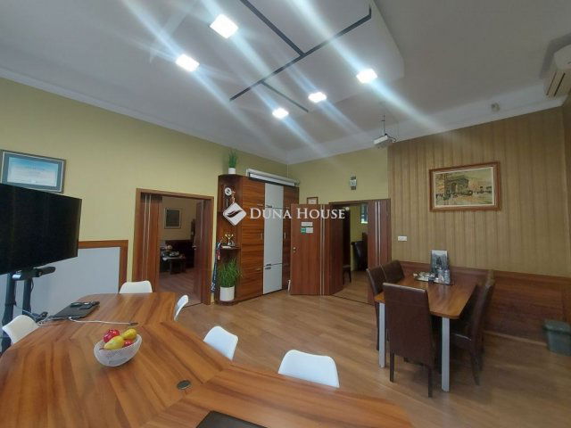 Kiadó iroda, Pécsett 525 E Ft / hó, 7 szobás