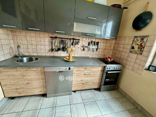 Eladó családi ház, Ráckeresztúron 94.99 M Ft, 4 szobás