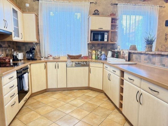 Eladó családi ház, Kozármislenyen 198.9 M Ft, 5 szobás