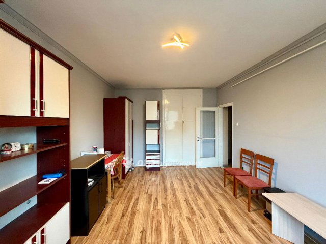 Eladó téglalakás, Szegeden 39.9 M Ft, 2 szobás