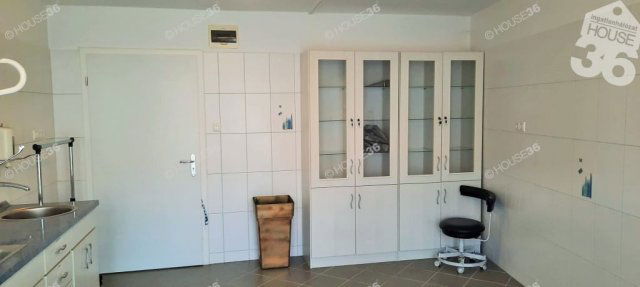 Eladó üzlethelyiség, Kecskeméten 128 M Ft, 5 szobás