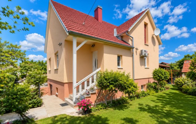 Eladó családi ház, Kecskeméten 69.5 M Ft, 2 szobás