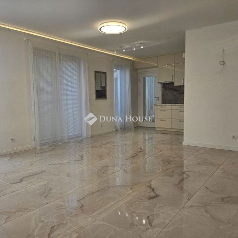 Eladó családi ház, Budapesten, XVII. kerületben, Emlék utcában