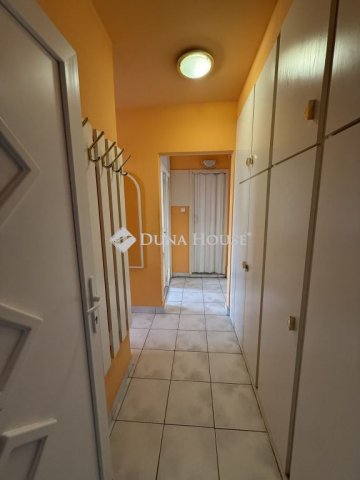 Eladó panellakás, Pécsett 40.9 M Ft, 2 szobás