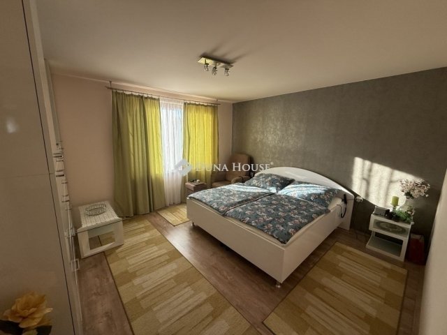 Eladó családi ház, Pécsett 119 M Ft, 5 szobás