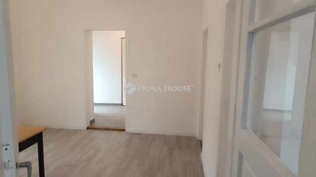 Eladó családi ház, Tápiószecsőn 59.9 M Ft, 5 szobás