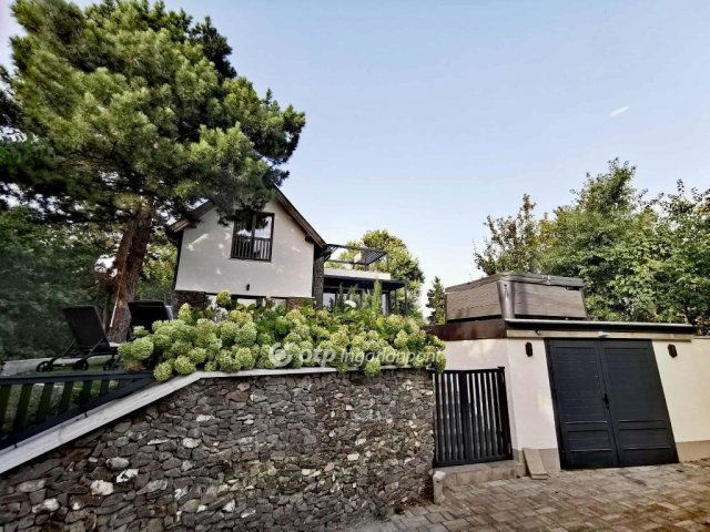 Eladó nyaraló, Tihanyban 499 M Ft, 6 szobás