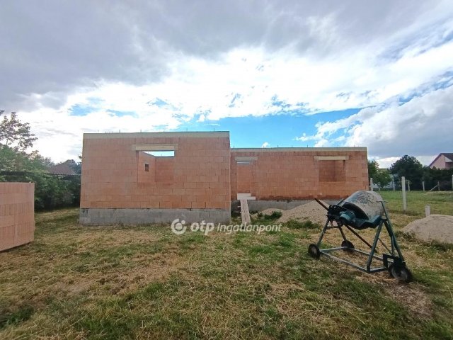 Eladó családi ház, Pusztaszabolcson 39.99 M Ft, 4 szobás