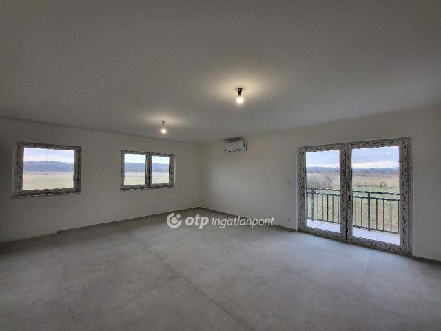 Eladó téglalakás, Szántódon 72.9 M Ft, 3 szobás