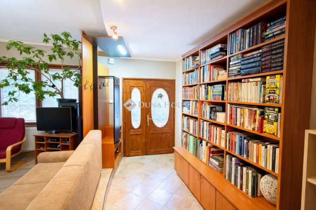 Eladó családi ház, Csomádon, József Attila utcában 160 M Ft