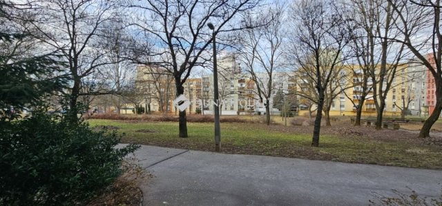 Eladó panellakás, Pécsett 44.99 M Ft, 3 szobás