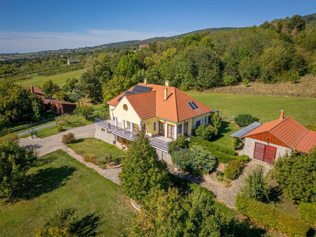 Eladó családi ház, Bozsokon 290 M Ft, 6 szobás