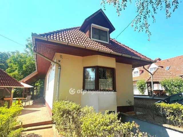 Eladó családi ház, Tiszafüreden 80 M Ft, 5+1 szobás
