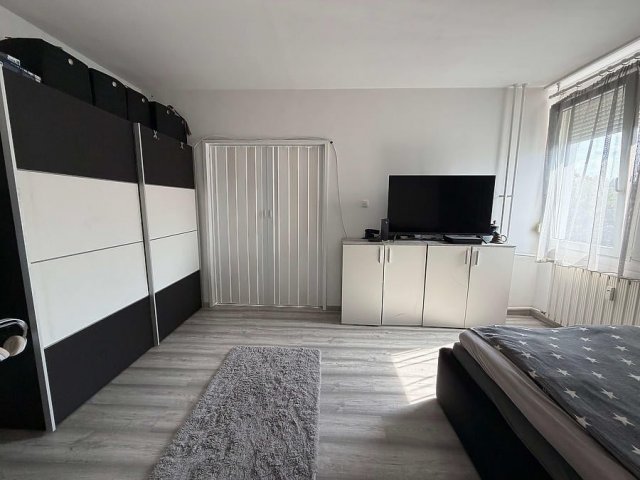 Eladó panellakás, Szentendrén 48.9 M Ft, 1 szobás