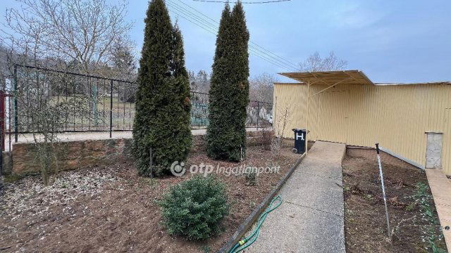 Eladó családi ház, Egerben 41.5 M Ft, 2 szobás