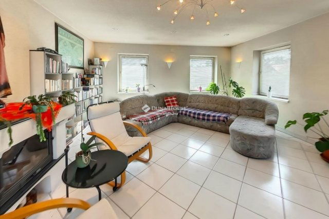 Eladó téglalakás, Budapesten, XVI. kerületben 215 M Ft, 6 szobás