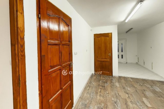 Eladó családi ház, Csomádon 155 M Ft, 4 szobás