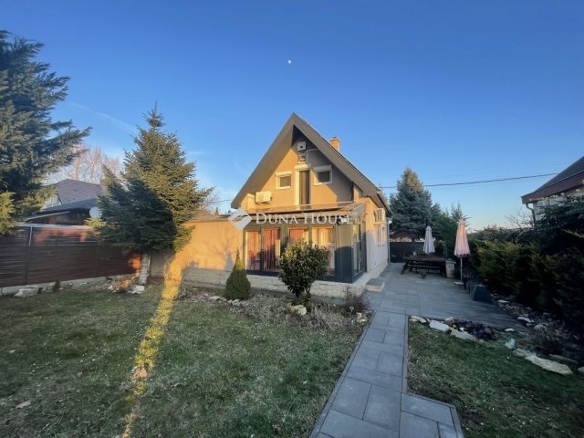 Eladó családi ház, Áporkán 114.9 M Ft, 3 szobás