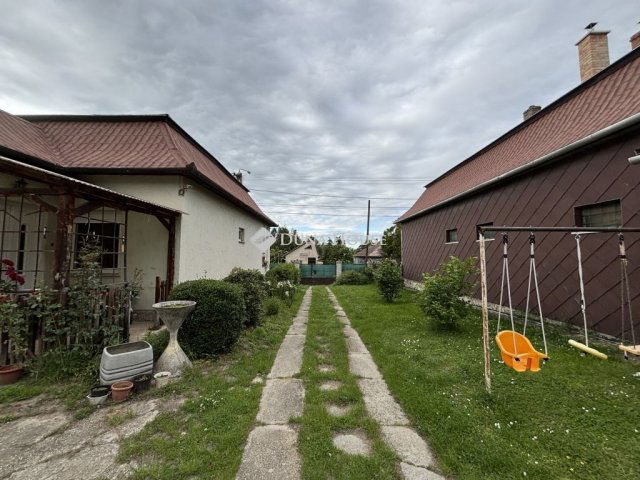 Eladó családi ház, Lábatlanon 47.9 M Ft, 5 szobás