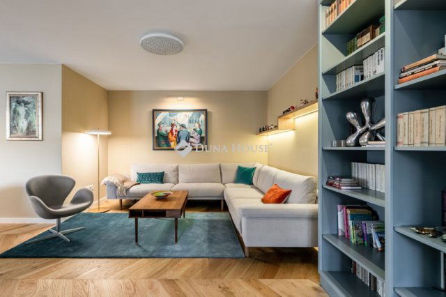 Eladó családi ház, Száron 449 M Ft, 6 szobás