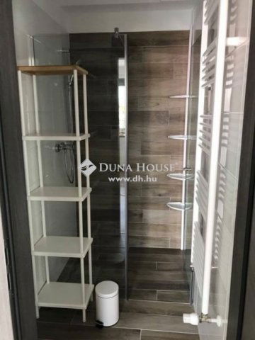 Eladó téglalakás, Pécsett 77.625 M Ft, 3 szobás