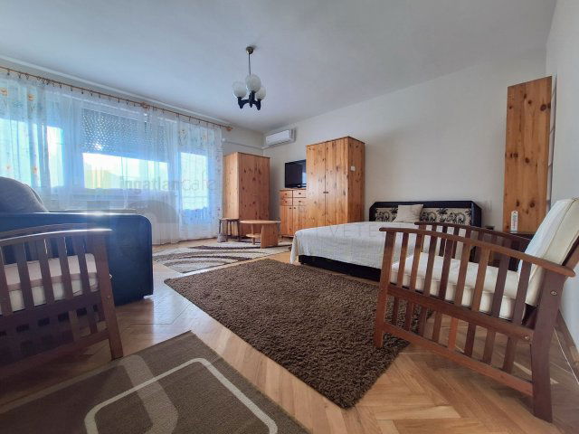 Eladó téglalakás, Szegeden, Földmíves utcában 48.5 M Ft