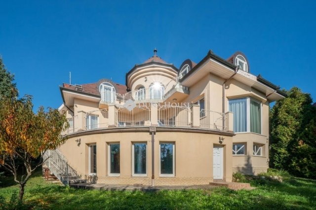 Eladó családi ház, Budapesten, II. kerületben 365.75 M Ft