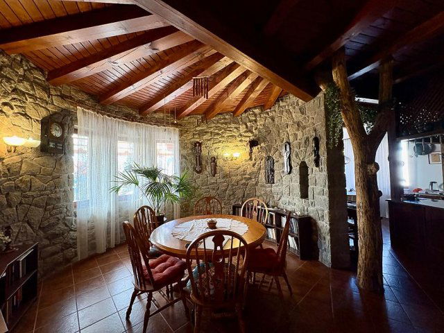 Eladó családi ház, Budakalászon 210 M Ft, 3 szobás