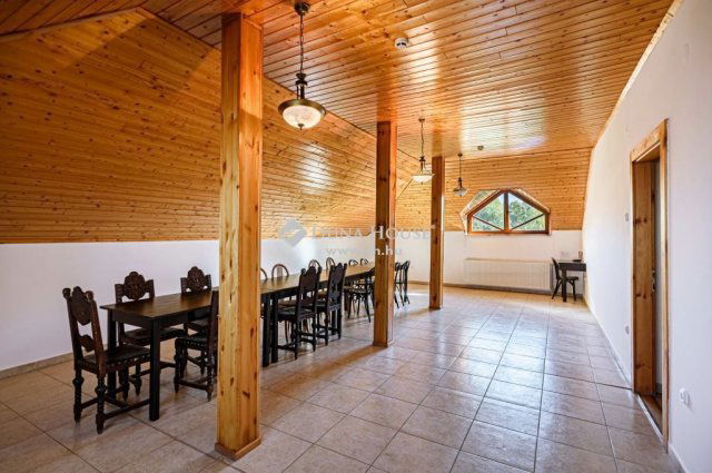 Eladó családi ház, Ceglédbercelen 457.2 M Ft, 11 szobás