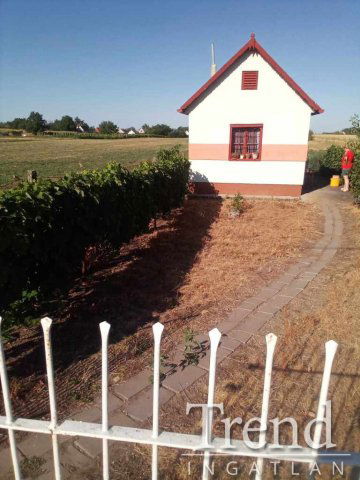 Eladó nyaraló, Mezőfalván 2.8 M Ft, 1 szobás